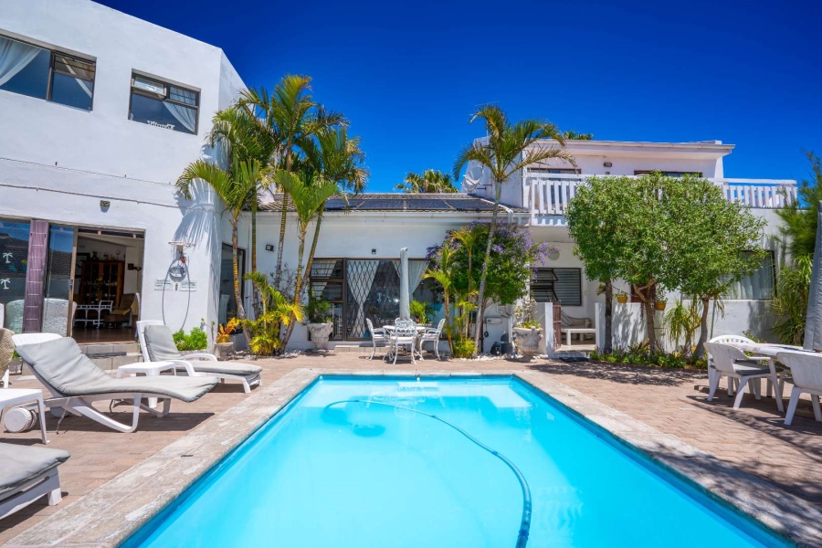 8 Bedroom Property for Sale in Country Club Western Cape